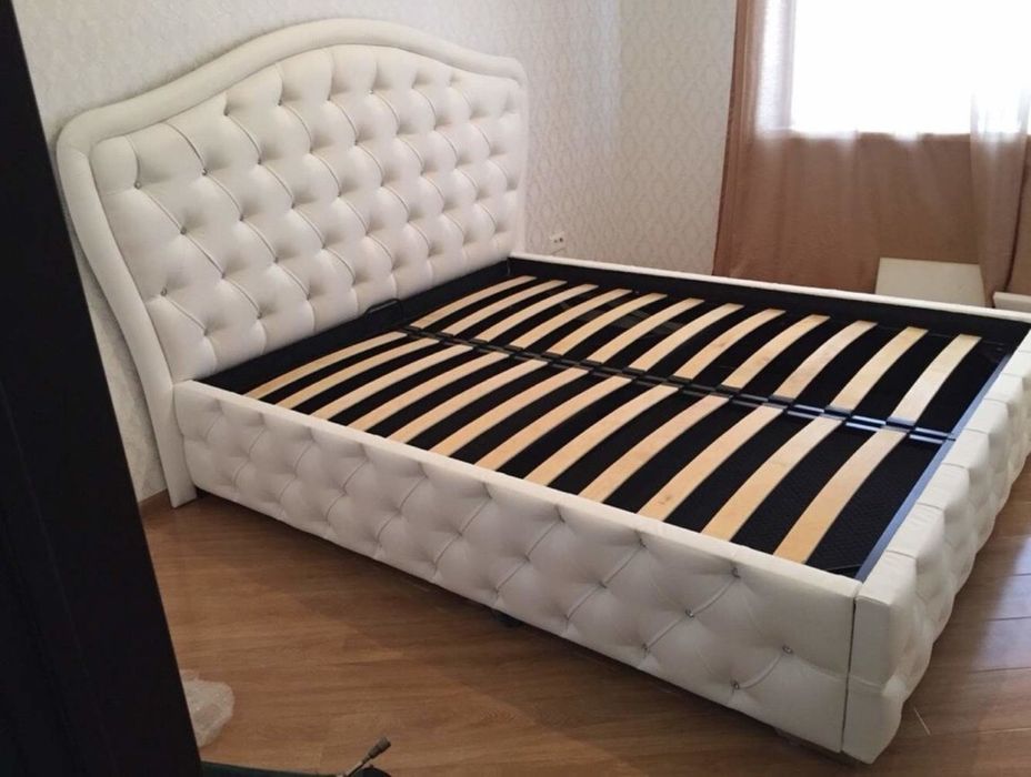 Перетяжка мягкой мебели, покраска мебели из дерева любой сложности.