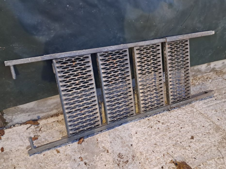 Малка стълба згаваема поцинкована от товарен бус  фургон