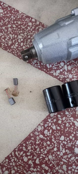 Pistol de roti cu impact,  de 450 W