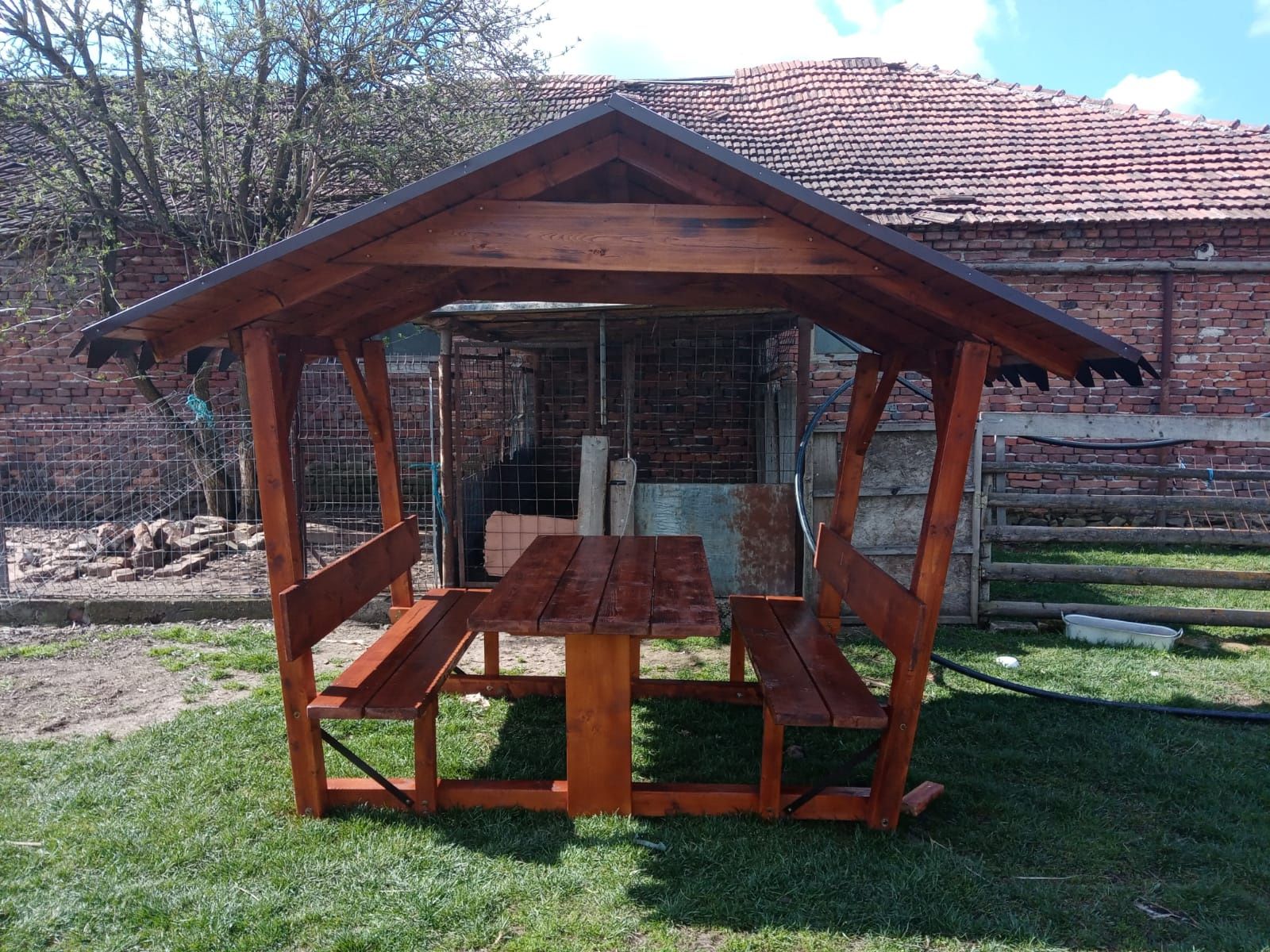 Foisor Gradina Acoperit Masa cu Banci Rustic