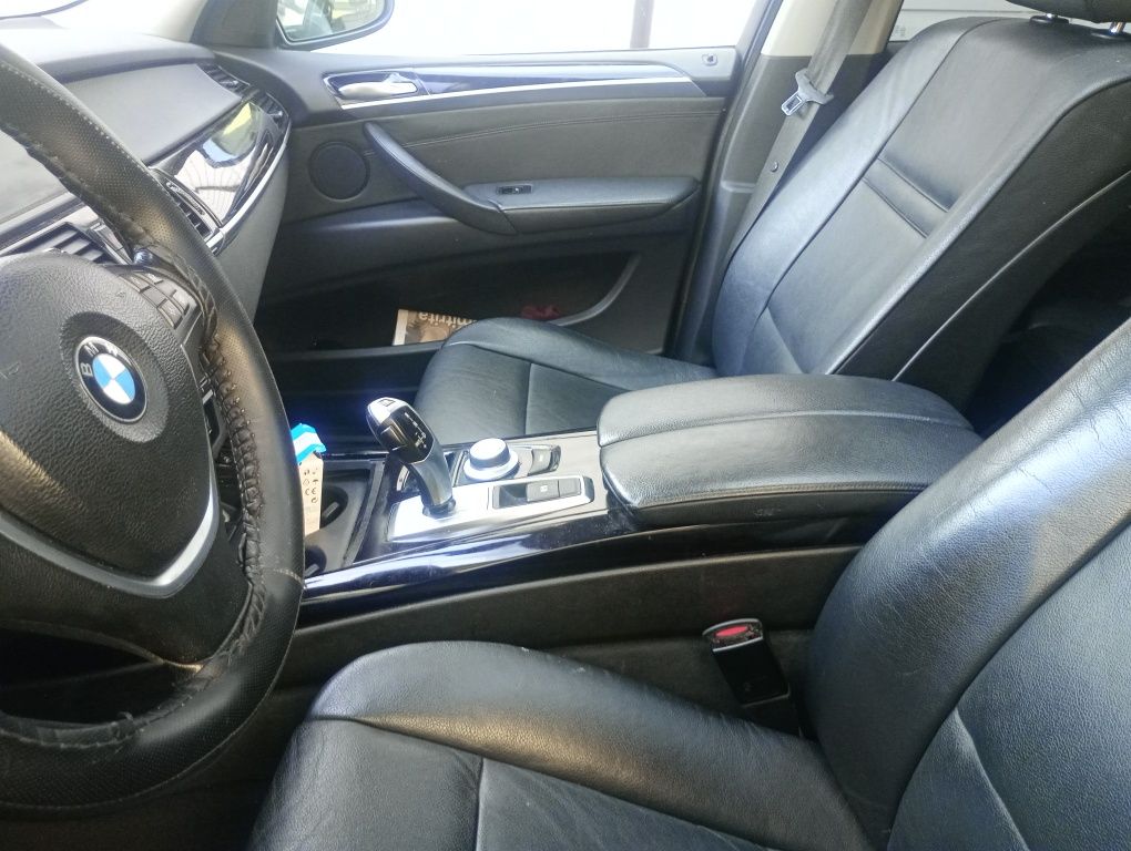 BMW X5 e70 se oferă fiscal mașină întreținută