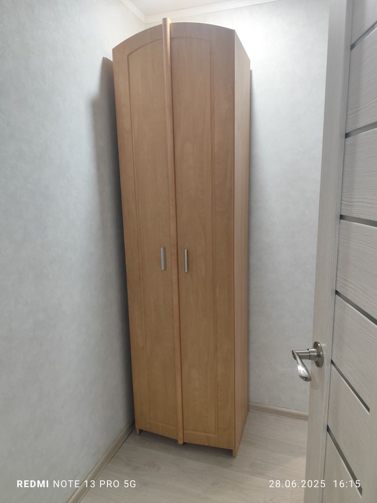 Шкаф в прихожую или зал