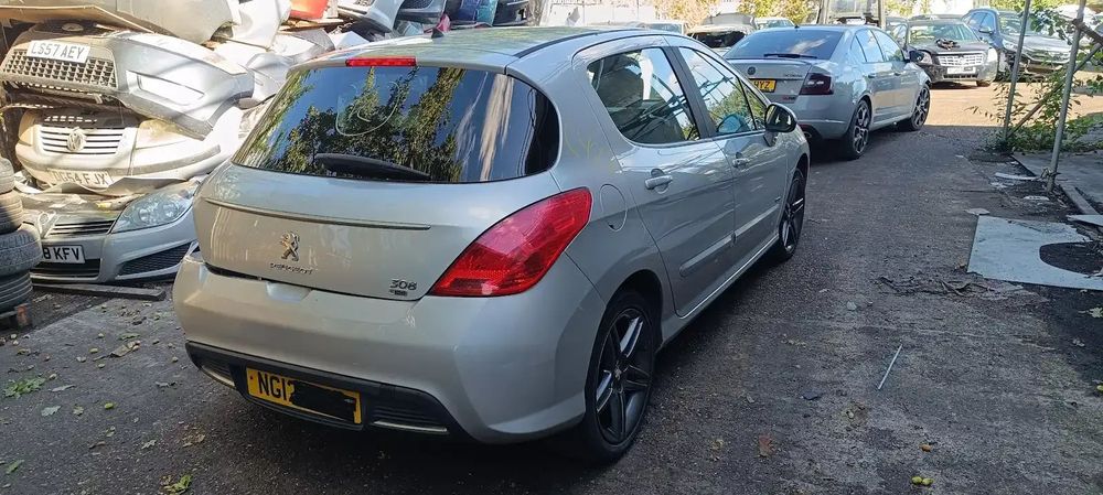 Dezmembrari / Dezmembrez Peugeot 308 1.6 DV6C cutie viteze manuală cod culoare EZR - VOPSEA GRI ALUMINIU