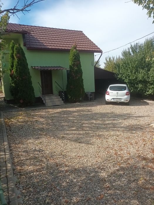 Închiriez casă Dezmir