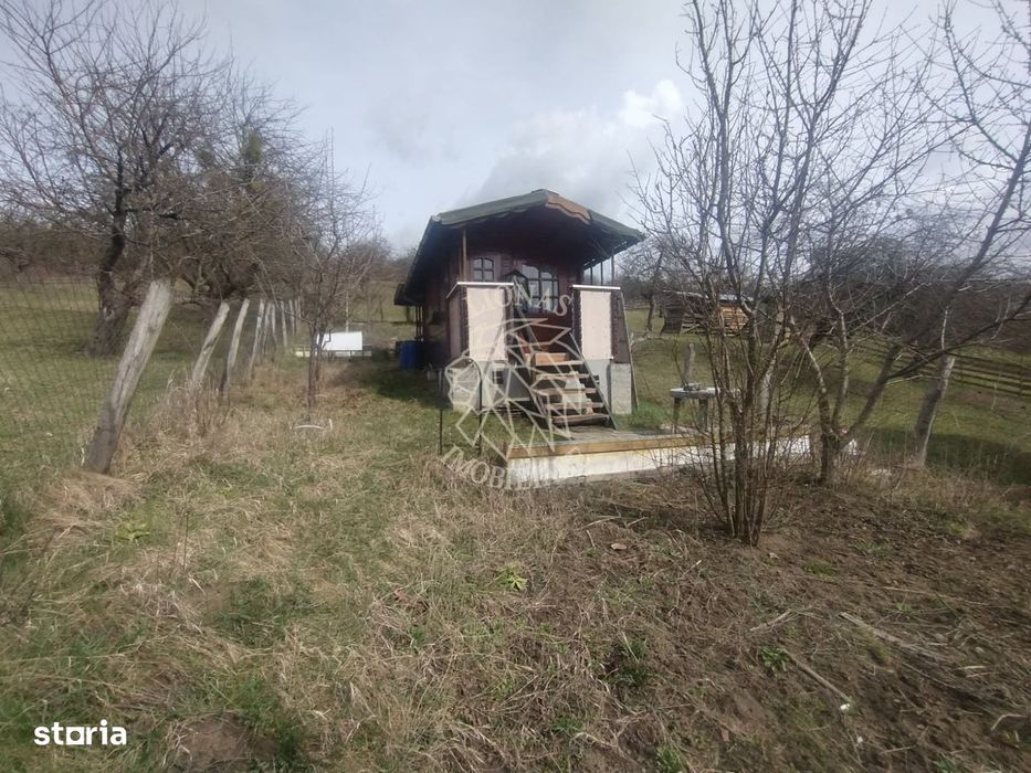 Teren 300 mp+Cabana pe piloni 15 mp-imprejmuit-Livezile