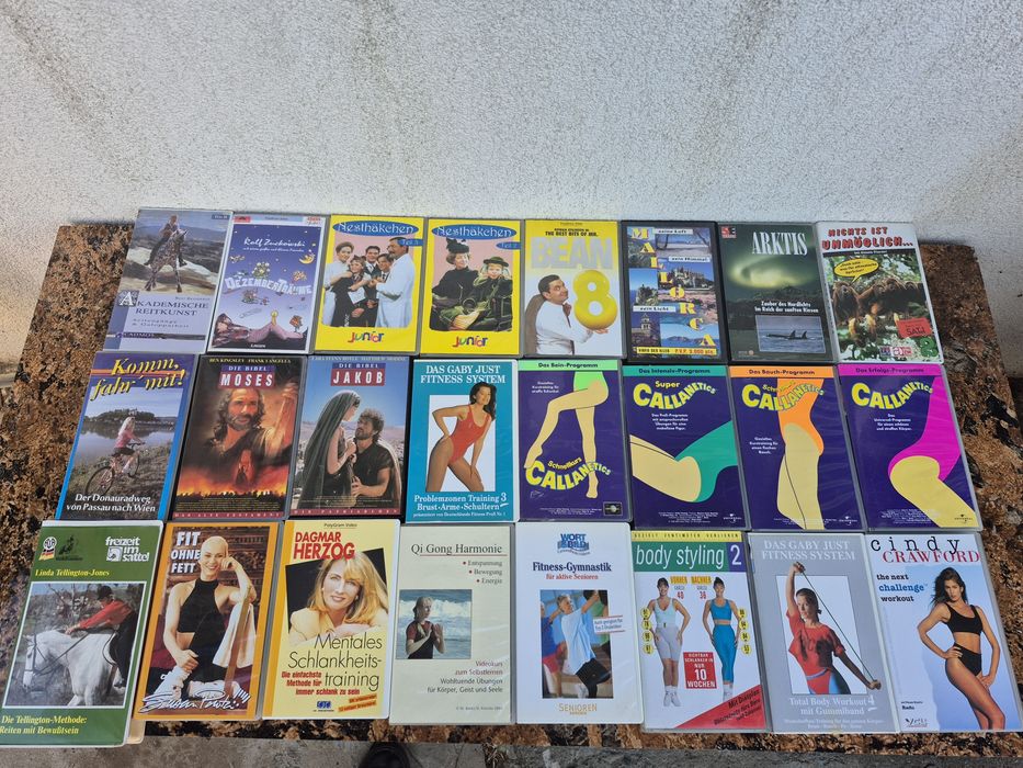 Vând 51 casete video VHS filme Documentare animale ,planete,Aerobic