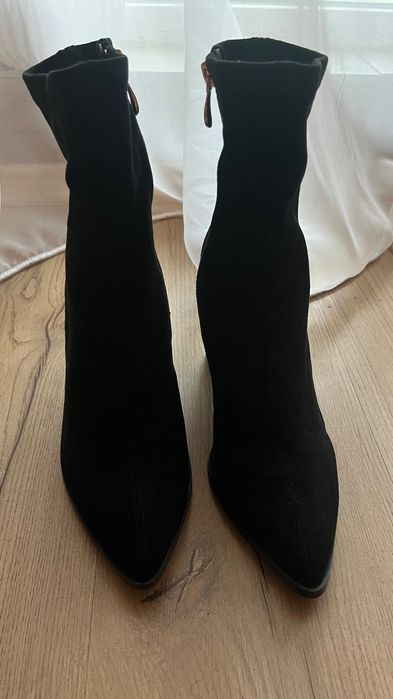 Дамски велурени боти