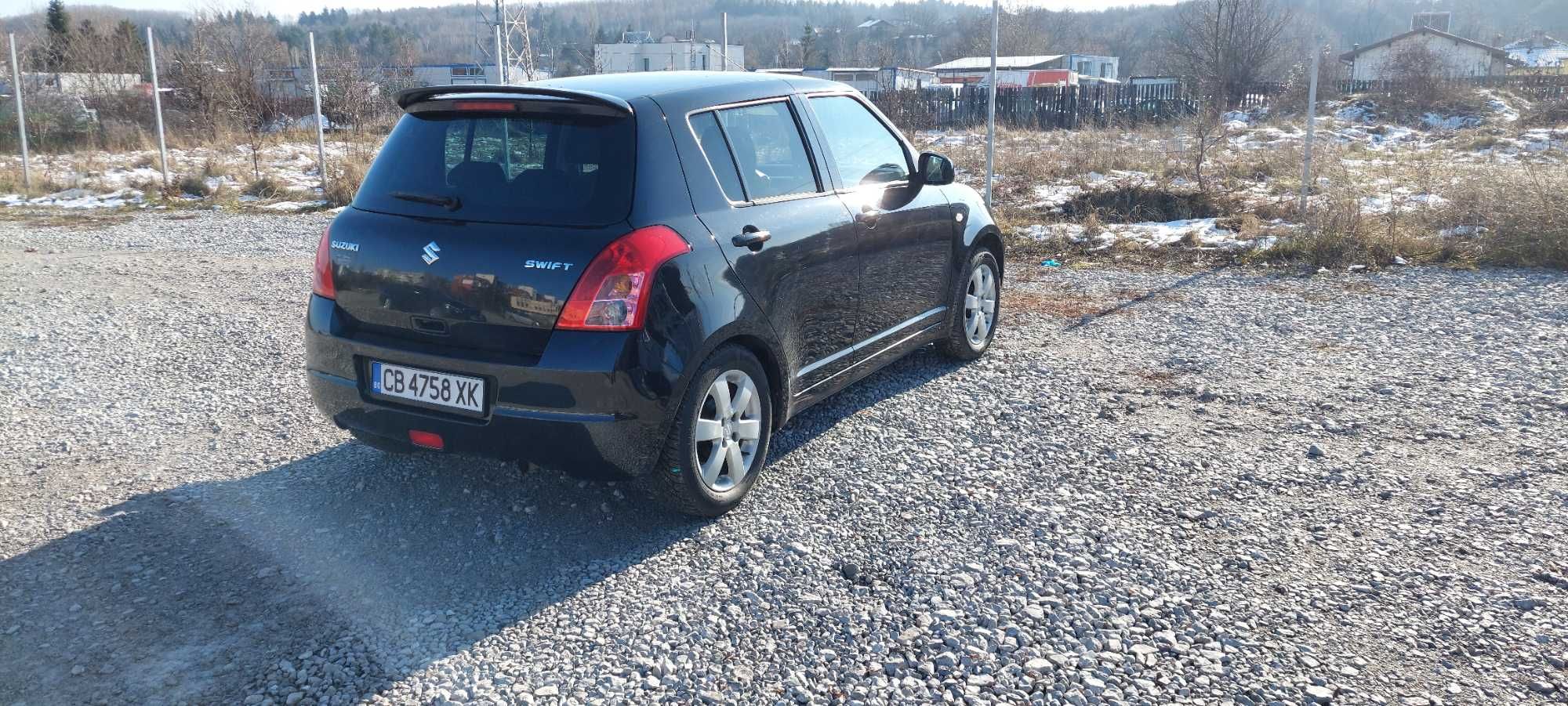 Продавам Suzuki Swift 1,3i.  Газ-бензин 90000 км.