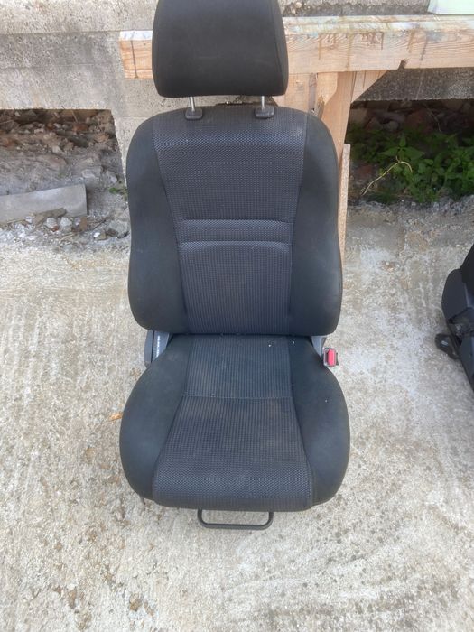 Салон за Toyota Avensis 2003-2009