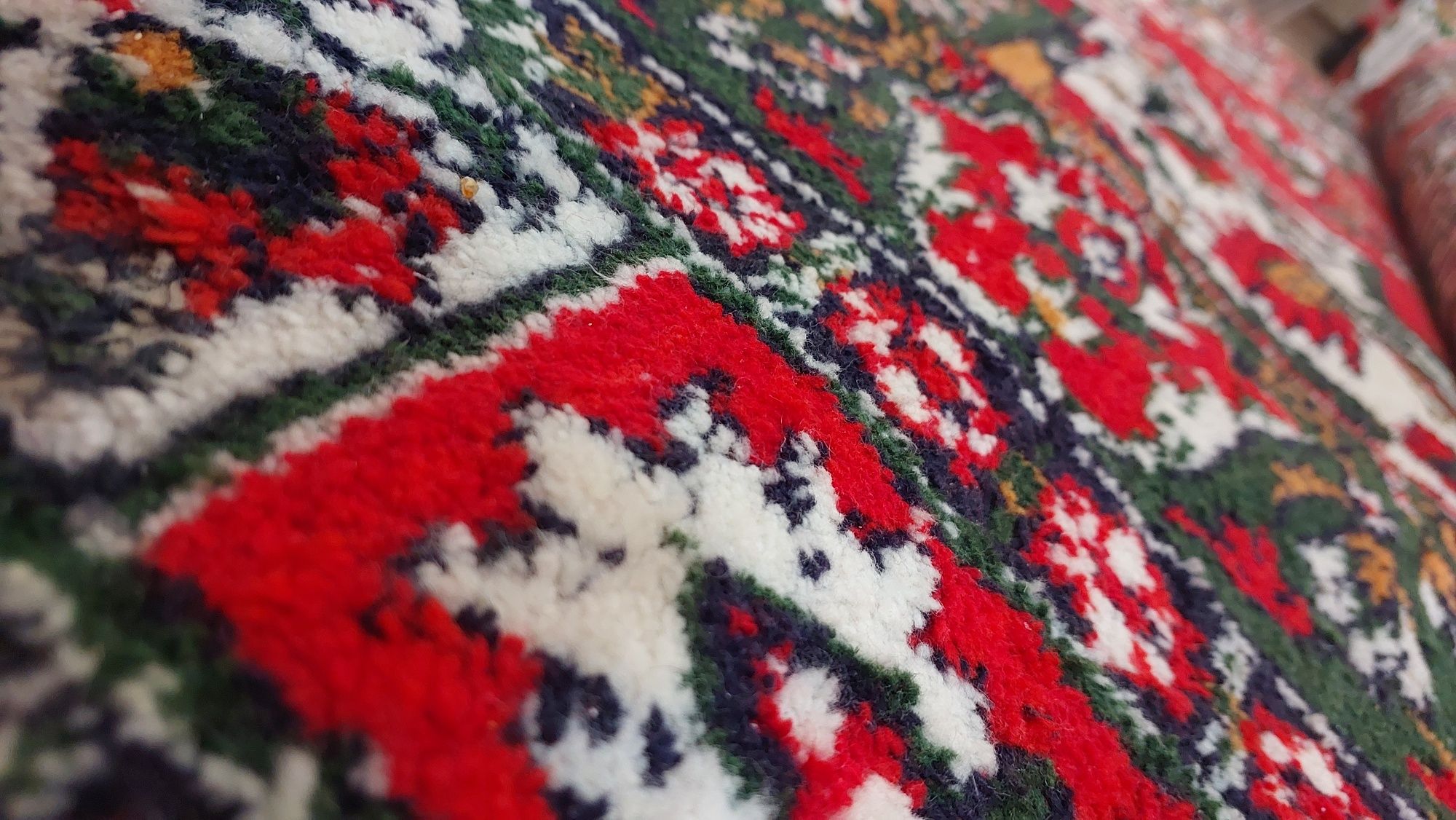 Продаётся шерстяной ковёр 280х200см