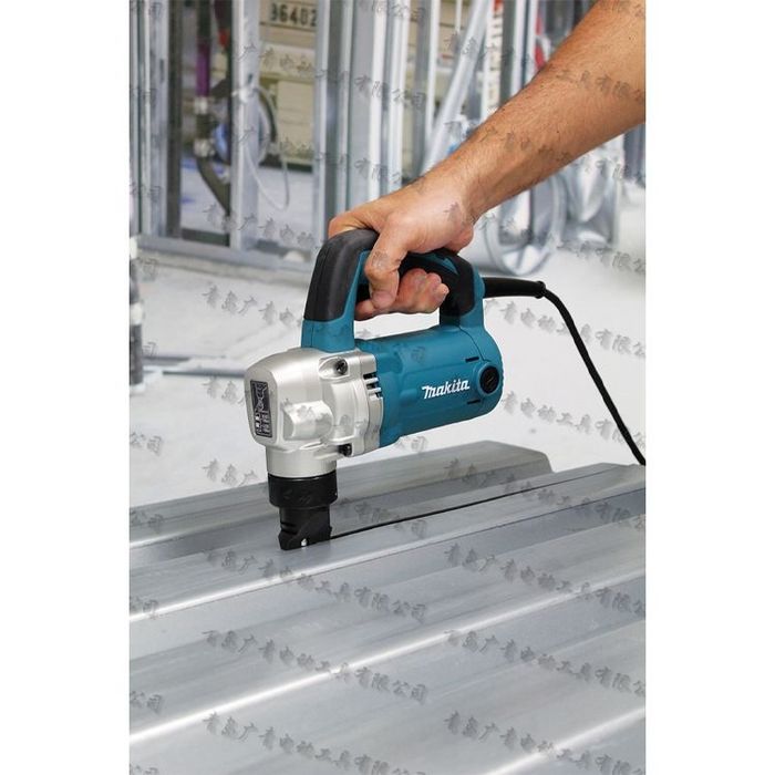 Высечные ножницы по металлу MAKITA