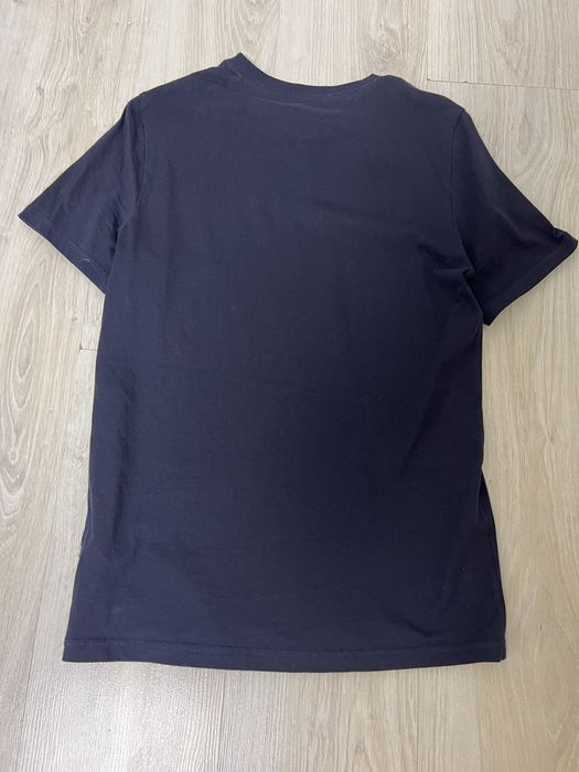 Vand tricou Guess albastru inchis marimea S in stare impecabila