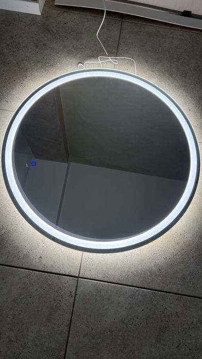 Oglindă cu leduri