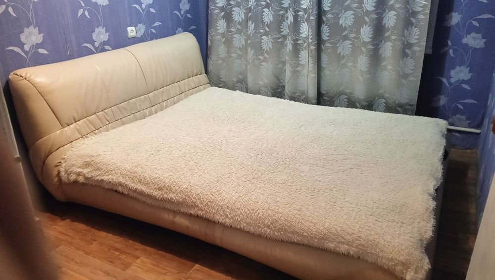 Продам дыхспальную кровать в отличном состоянии