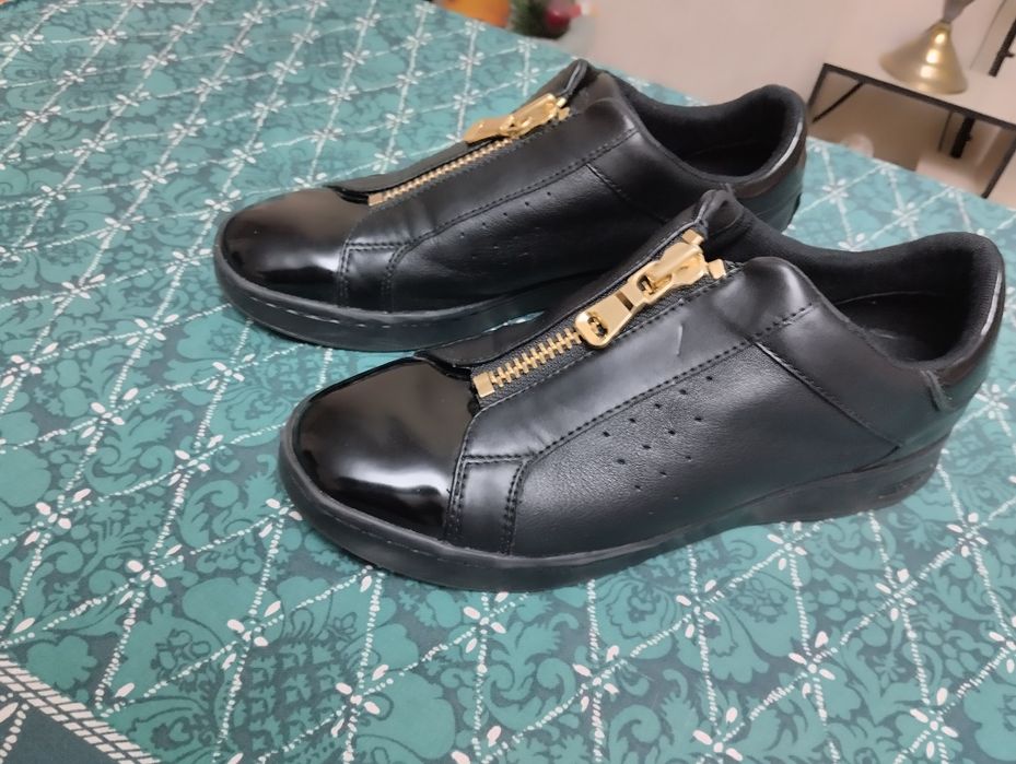 Продам туфли кроссовки