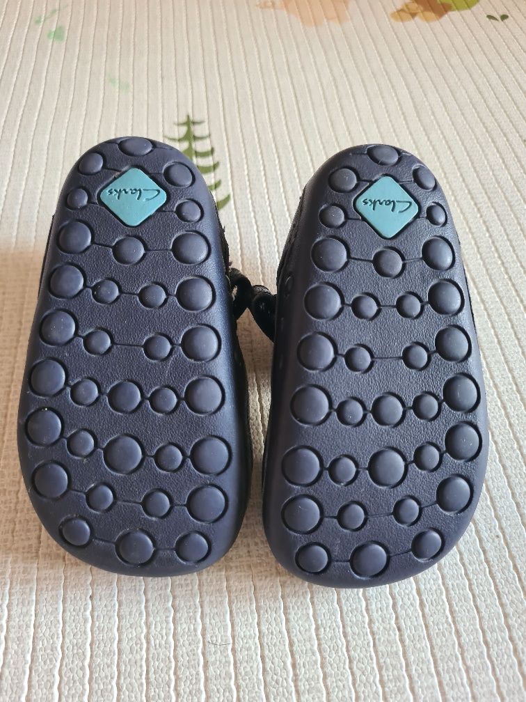 2 чифта детски обувки Clarks, естествена кожа, номер 20½ и 21