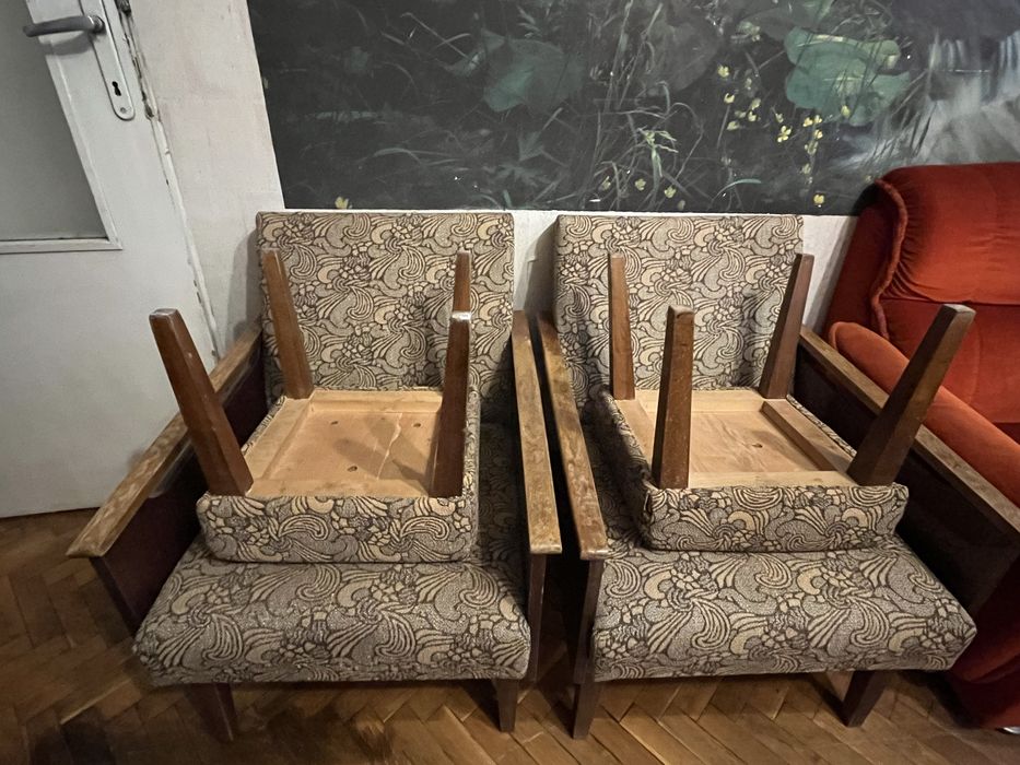 Ретро комплект: 2 фотьойла + 2 табуретки + подарък холна маса