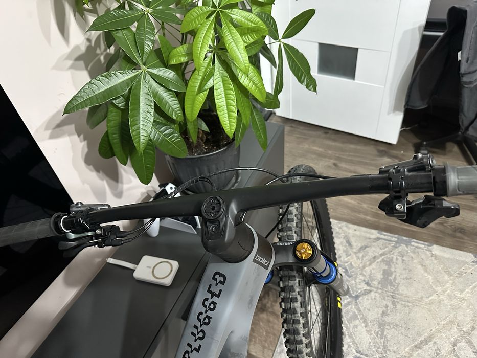 Bicicleta BOLD Unplugged ULTIMATE 2024 OHLINS FULL carbon