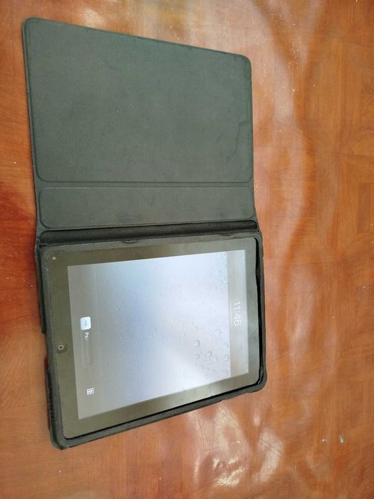 Apple iPad 16Гб Wi-Fi + 3G