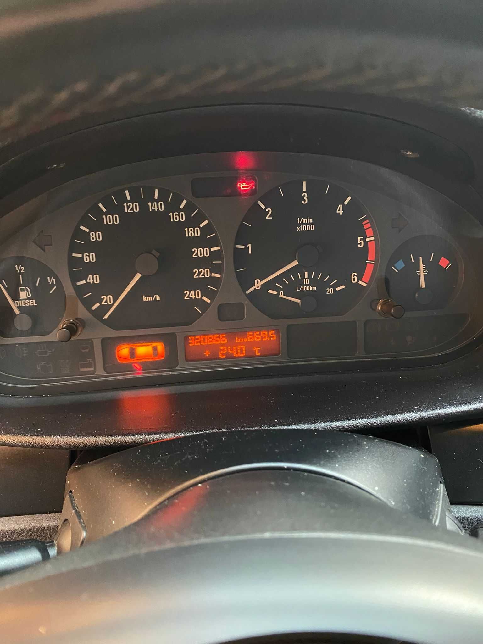 BMW 320D 2005, touring, 320000km, capacitate cilindrica 2000cm3