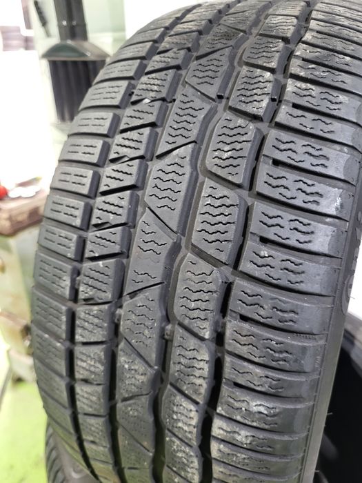 2 бр зимни 235/45/17 Continental