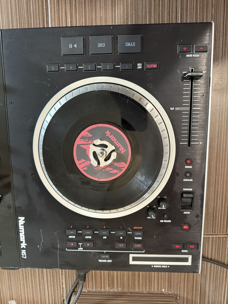 Numark NS7 Пулт
