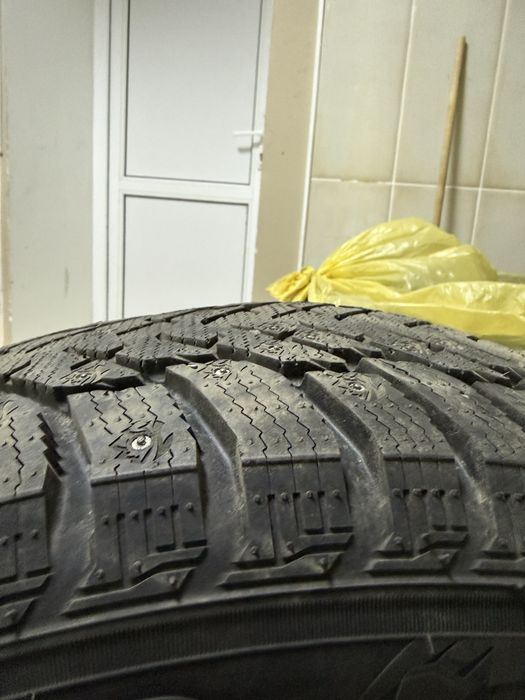 Комплект зимней шипованной резины R18 235/60