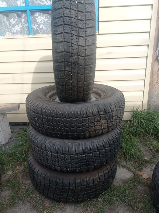 Продам шины бу зимние шипованные