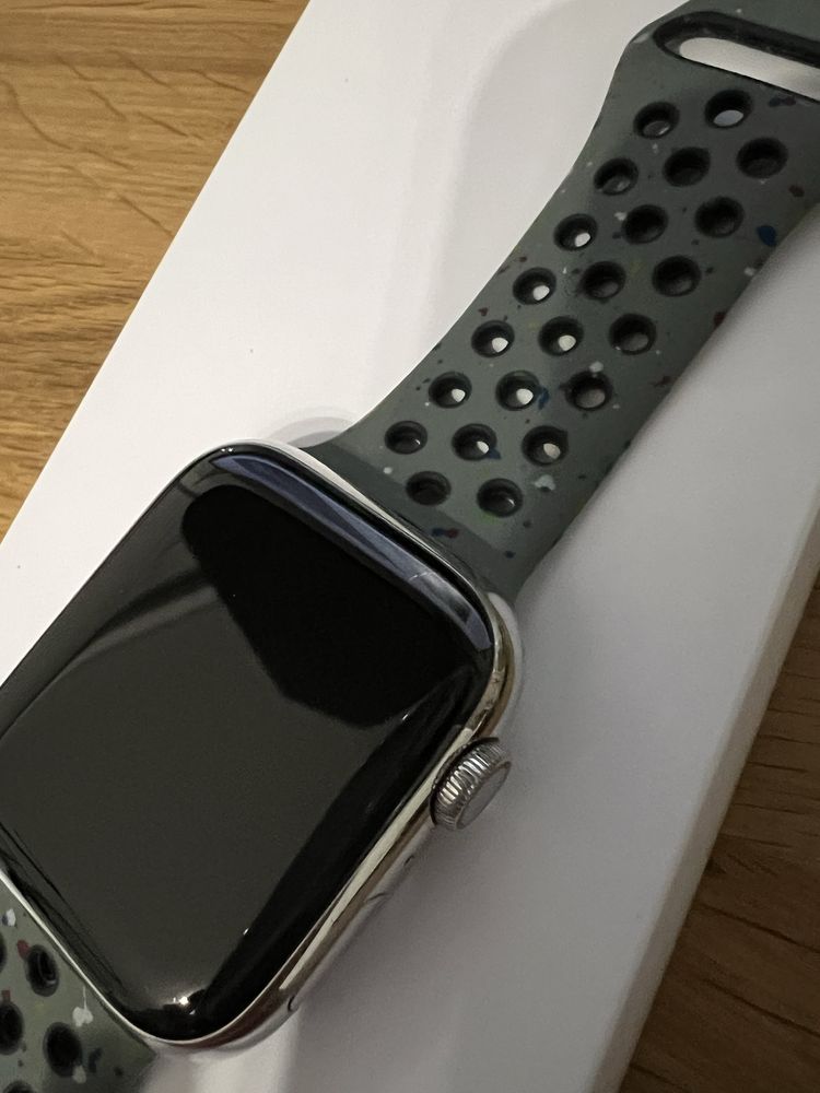 Apple Watch 8 45mm Cellular Silver Stainless Steel