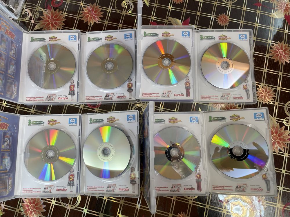 Colectia Tom si Jerry - 8 volume - stare foarte buna