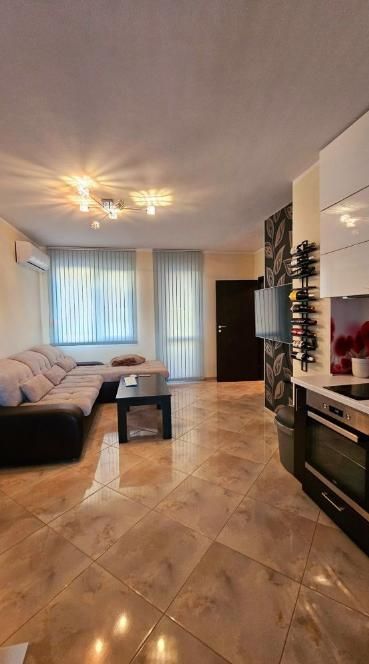 Дава се под наем Двустаен апартамент в Пловдив, Кършияка - 75 кв.м за 540 € - Снимка #2