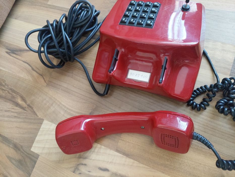 Telefon fix cu butoane ,model vintage,old,retro, visiniu