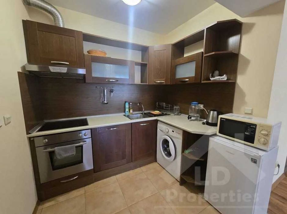 Двустаен апартамент в комплекс на втора линия от морето в р-н Кабакум