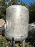 Vând bazine inox sub presiune .