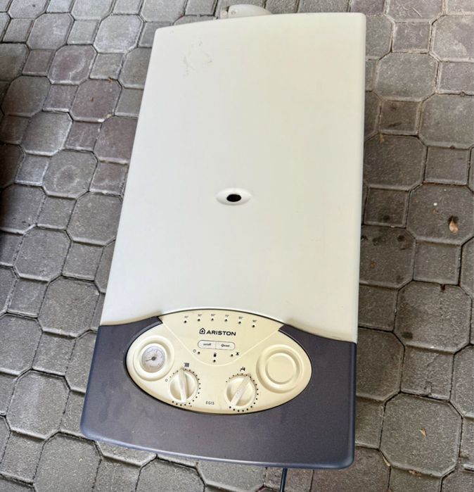 Котел газовый даухконтурный Аристон продам