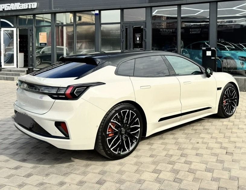 Бежевый Zeekr 001 you full 2024/25 рестайлинг