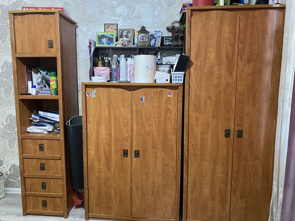 Продам шкаф и компьютерный стол в детскую