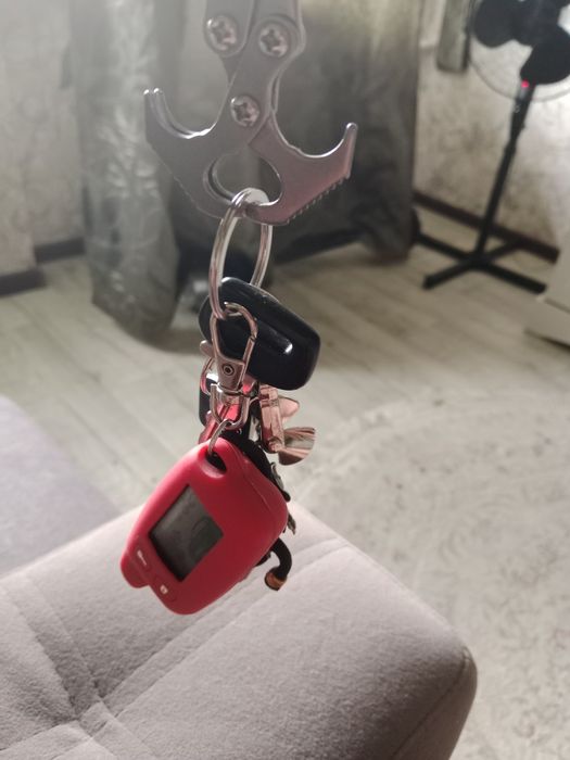 Брелок для поднятия предметов.