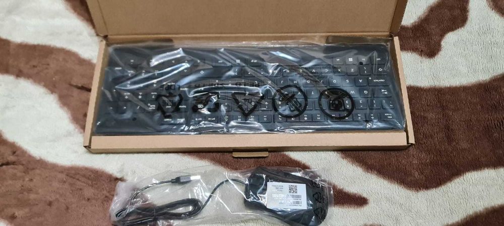 Set tastatura + mouse Lenovo cu fir, nou - 70 lei