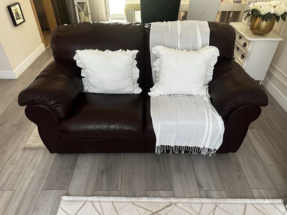 Set caneapea 3 locuri si 2 locuri din piele stare perfecta