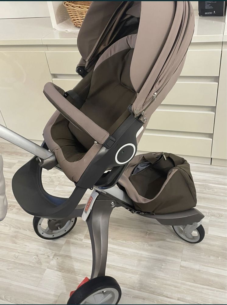 Коляска Stokke 2в1, есть люлька и прогулочный блок, также в комплекте