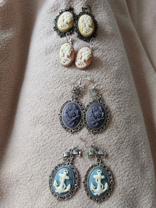 Хендмейд обеци,  бижута с черепи, котви, цветя