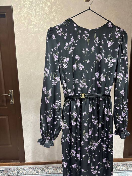 Черное атласное  платье