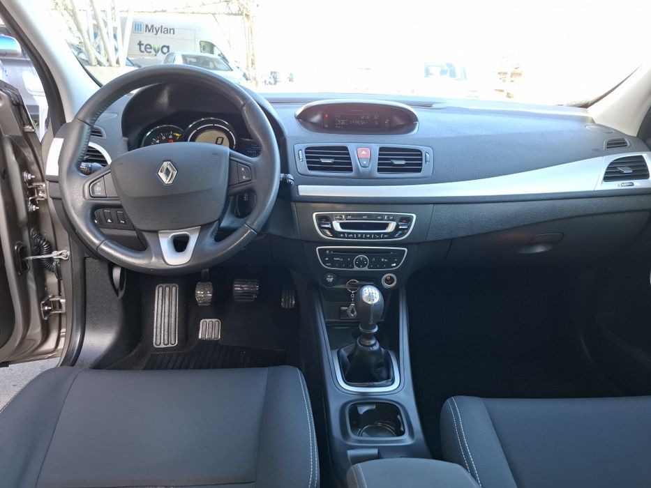 Рено Меган бензин 150к.с