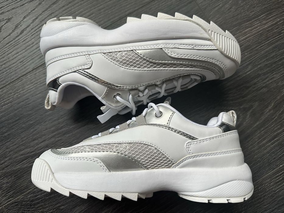 Обувки Guess - много запазени