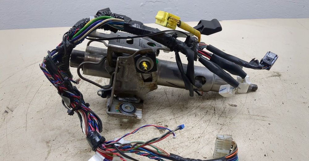 На Toyota Sequoia — Рулевая колонка.