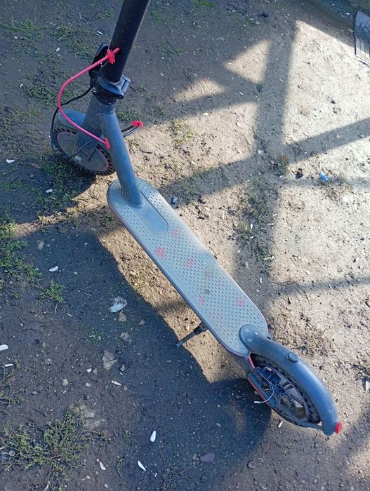 Vând trotineta electrica
