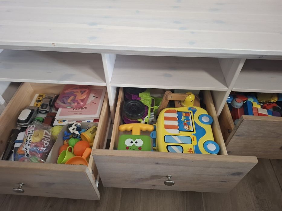 Comoda cu sertare din lemn masiv