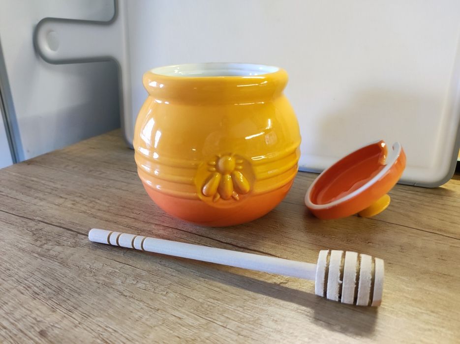 Бурканче за мед с бъркалка