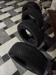 Продам зимние шины (215/55 R17)